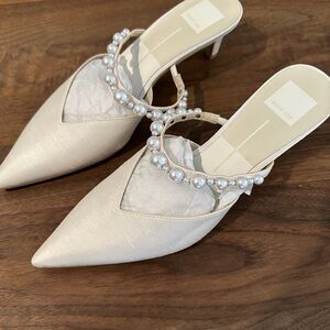 Elegant Cream Women's Shoes with Pearl Detailing